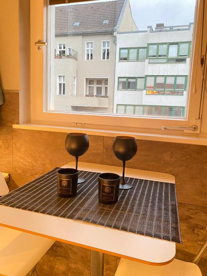 Cozy Modern Apartment With Small Balcony In The Heart Of Berlin Exterior foto
